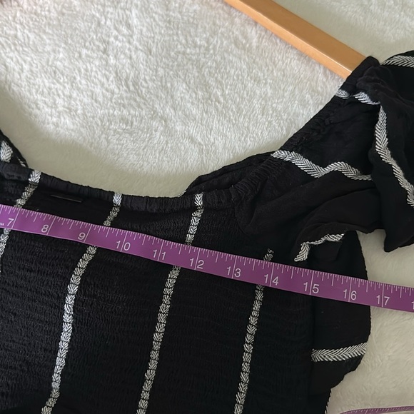 Volcom Black and White Ruffled Tie Front Crop Blouse - Picture 5 of 7